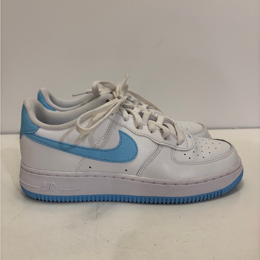 Nike Air Force 1 Low '07 White Aquarius Blue size 5.5 Y